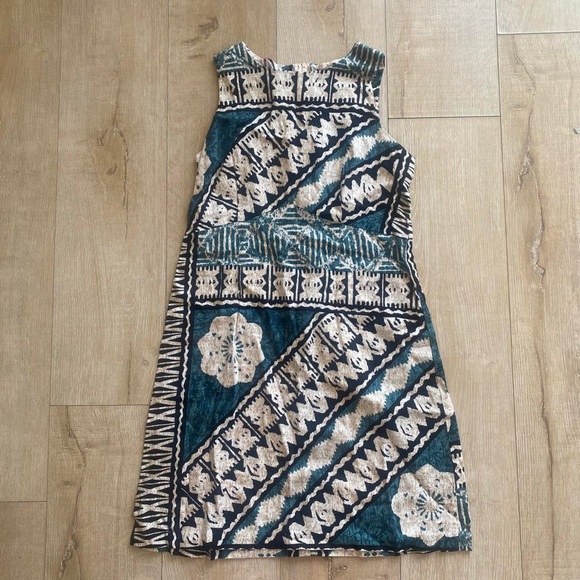 The Hawaiian Original Dresses & Skirts - The Hawaiian Original Hawaiian Floral Dress